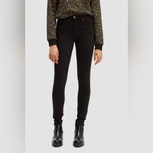 Black Levi's 721 jeans